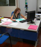 Foto de Luisa no seu posto de trabalho